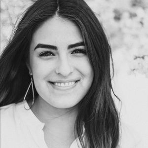 Meet your Posher, Adriana